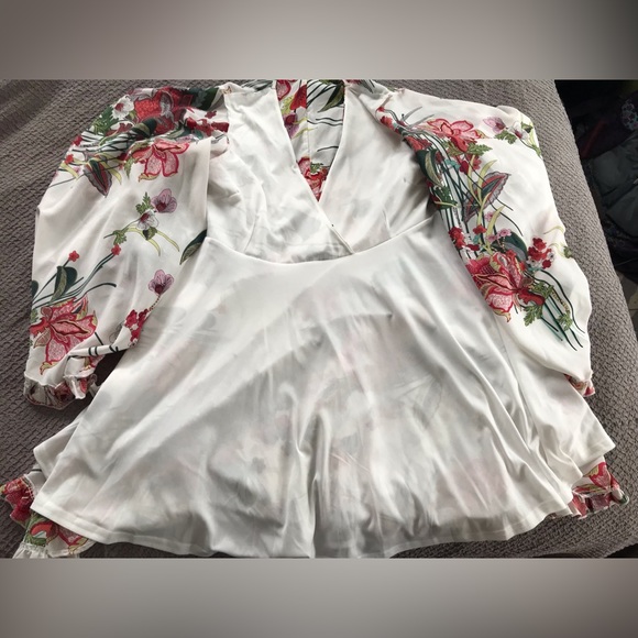 Boohoo beautiful floral dress. Perfect for most any occasion. EUC - Picture 11 of 13